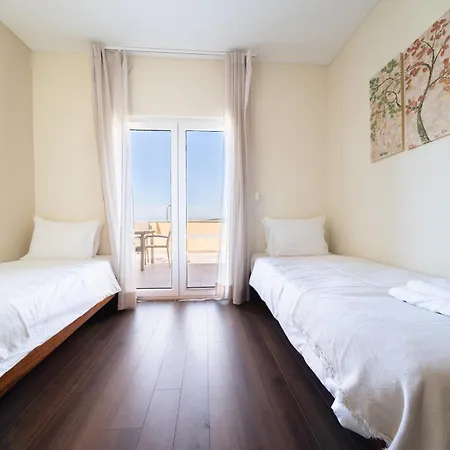 Deluxe Apartment *