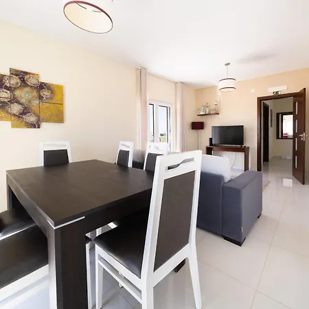Deluxe Apartment *